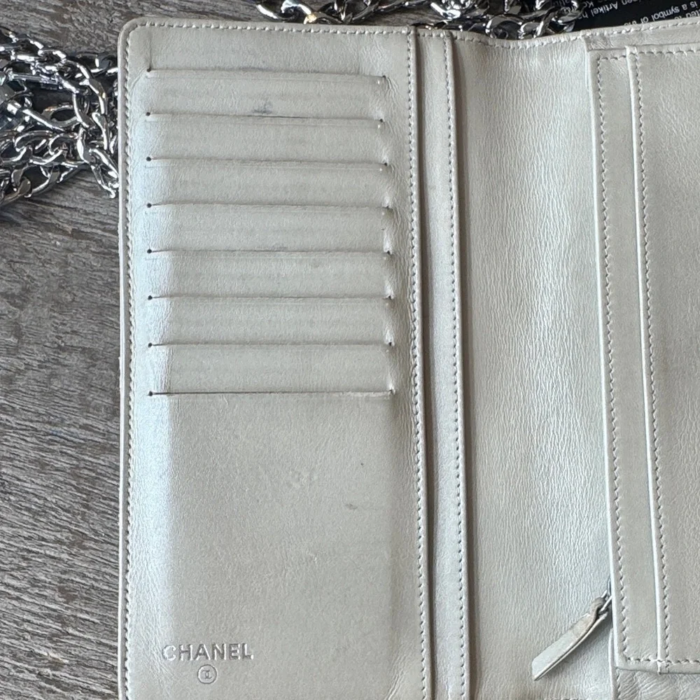 CHANEL Quilted Card Case Wallet in Beige Leather with Silver CC